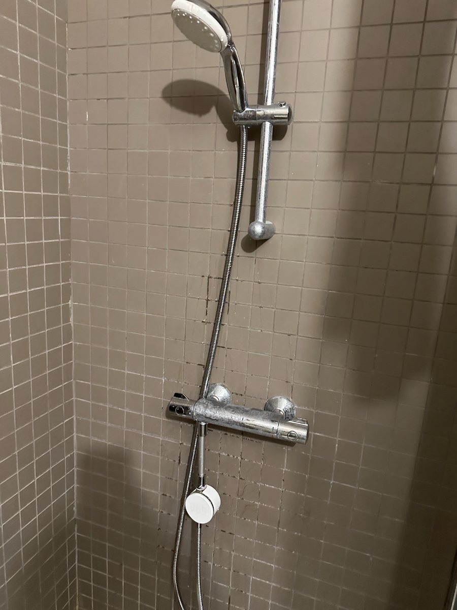 Douche équipée du Molleaumètre, résidence Hénéo